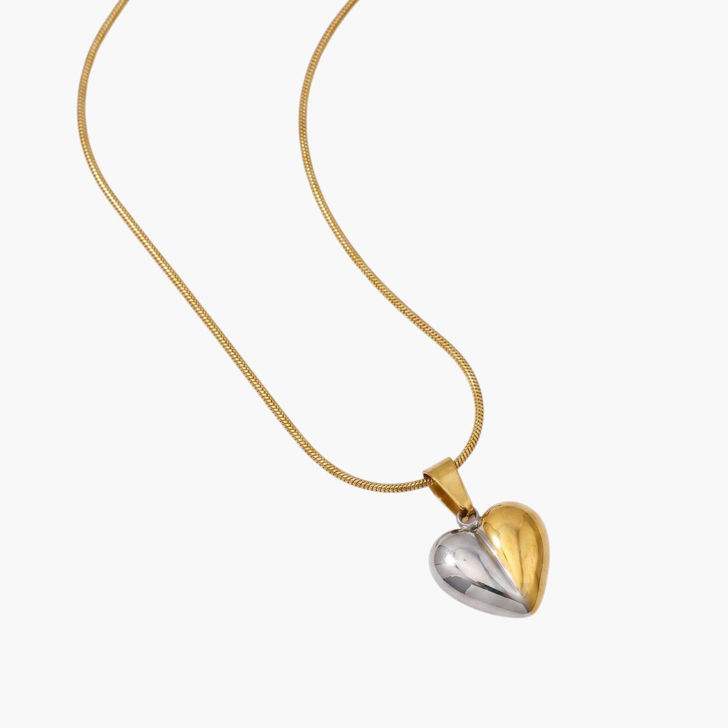 Colar Elegance Heart em Aço Inoxidável