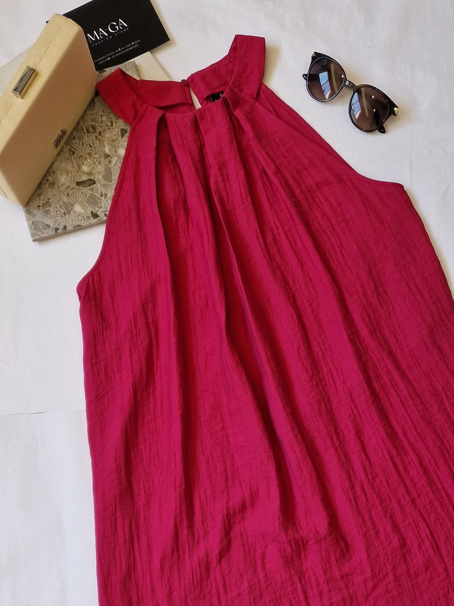 VESTIDO CURTO COM DECOTE HALTERE  EVALINA