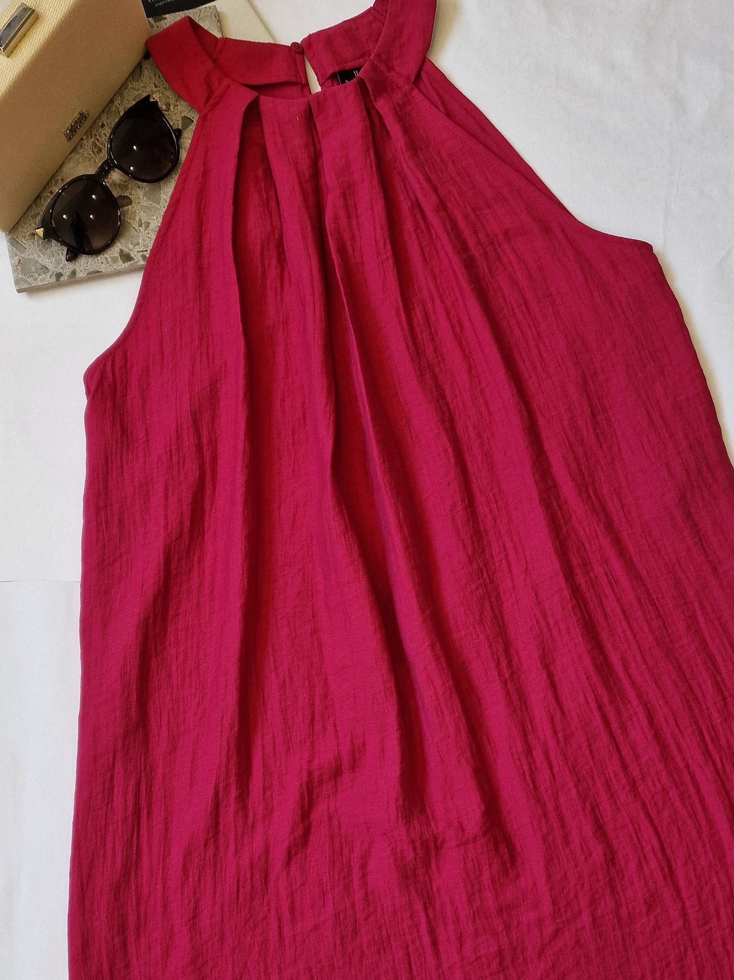 VESTIDO CURTO COM DECOTE HALTERE  EVALINA