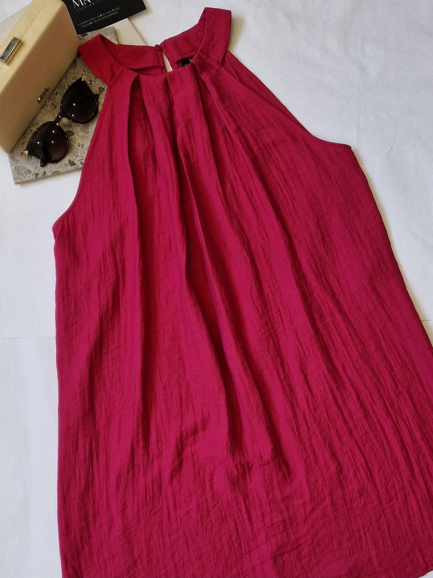 VESTIDO CURTO COM DECOTE HALTERE  EVALINA