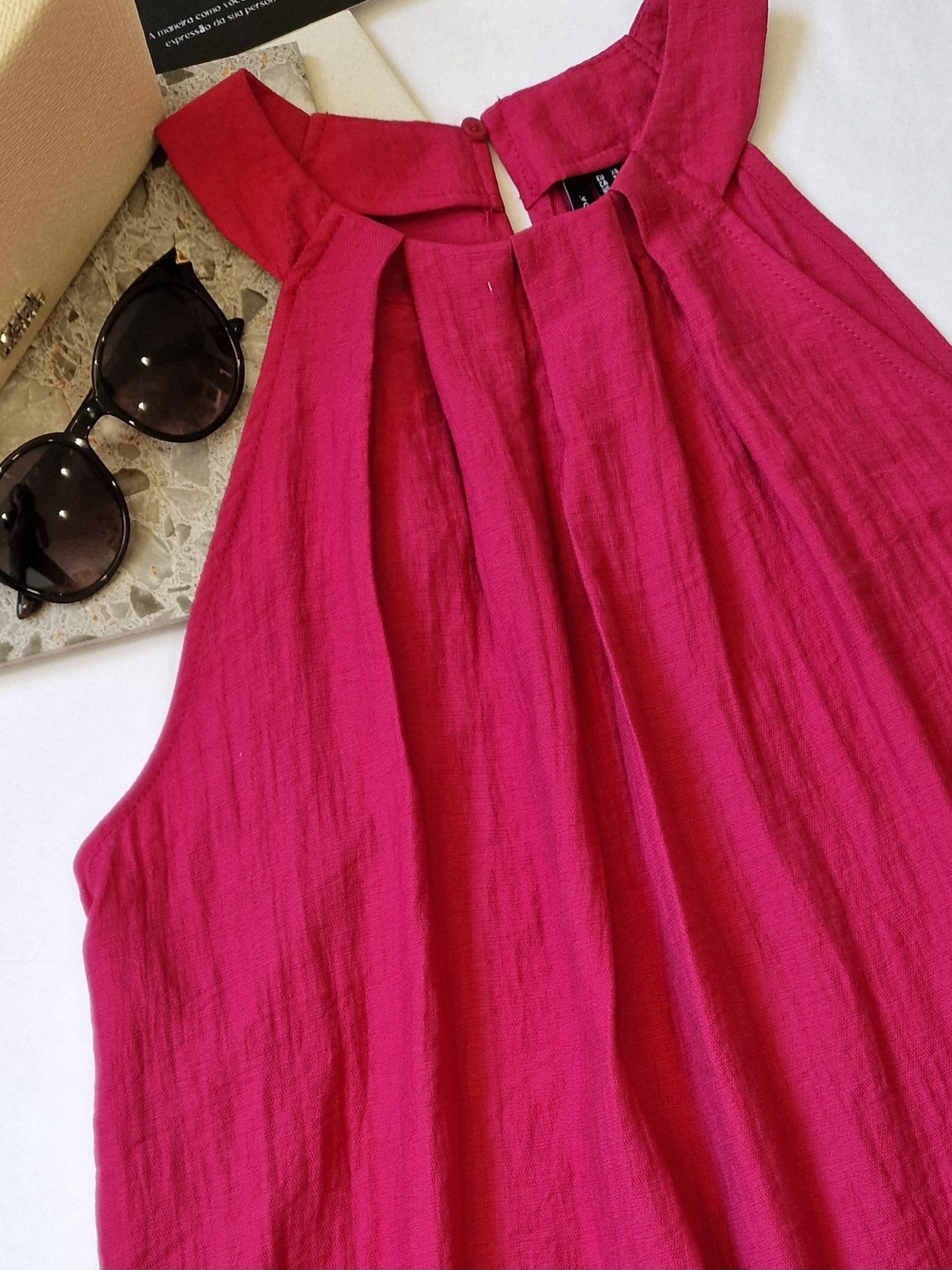 VESTIDO CURTO COM DECOTE HALTERE  EVALINA