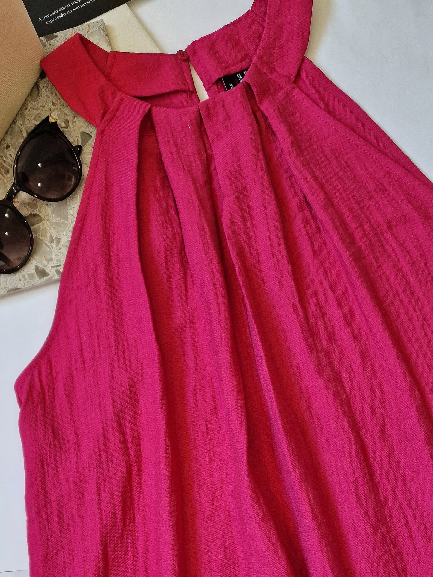 VESTIDO CURTO COM DECOTE HALTERE  EVALINA