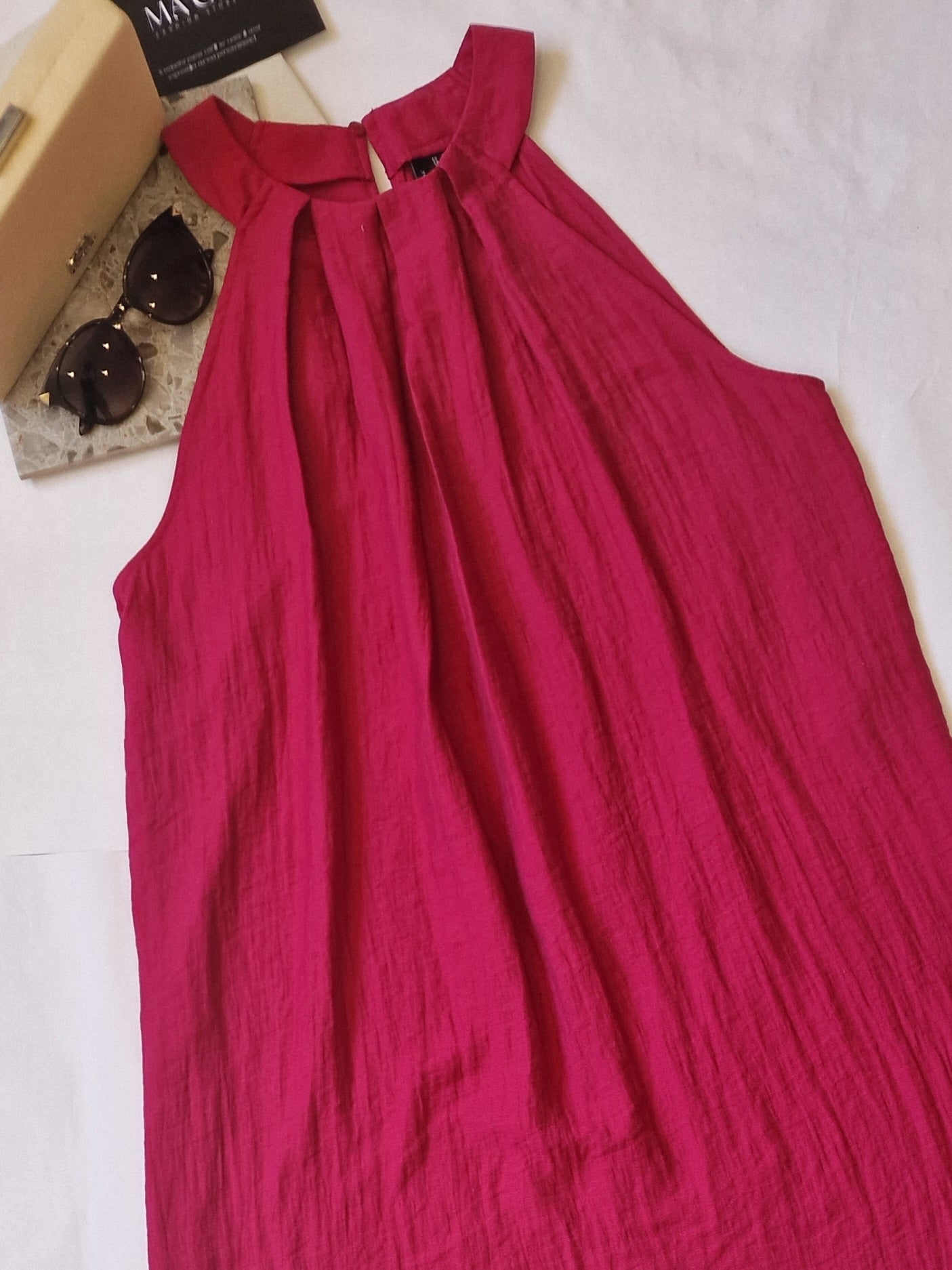 VESTIDO CURTO COM DECOTE HALTERE  EVALINA