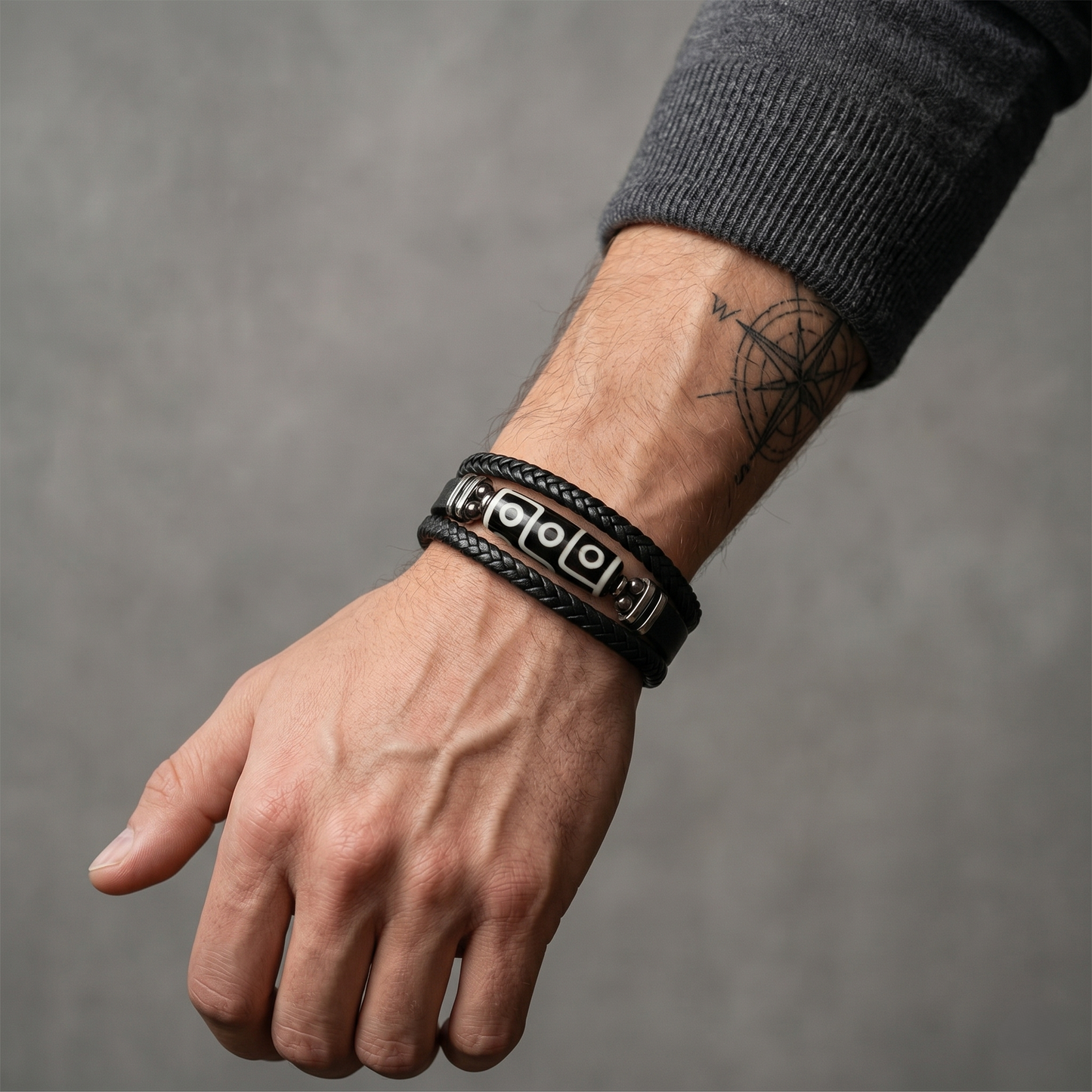 Pulseira de Couro Trançado e Aço Inoxidável