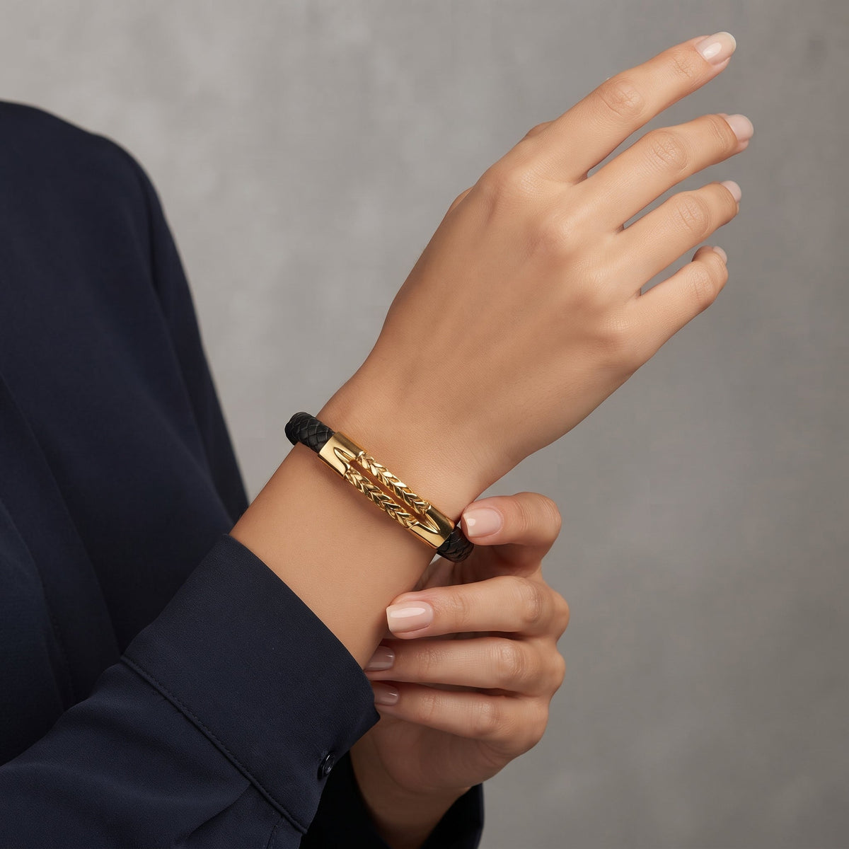 Pulseira em Couro Entrançado e Aço Inoxidável