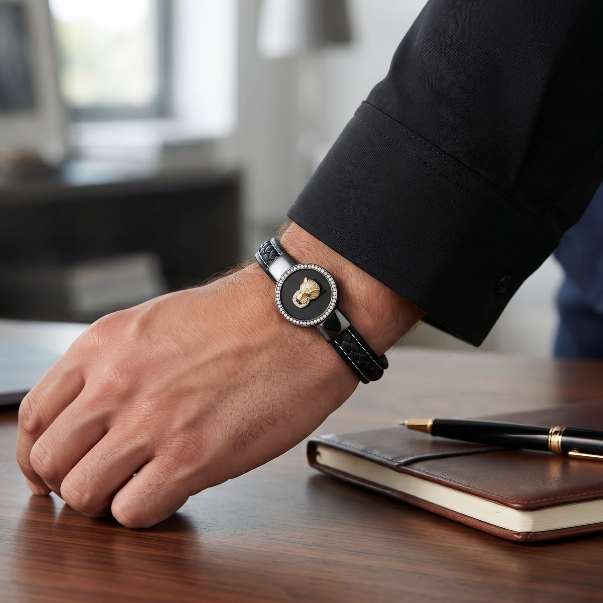 Pulseira Pantera em Couro e Aço Inoxidável