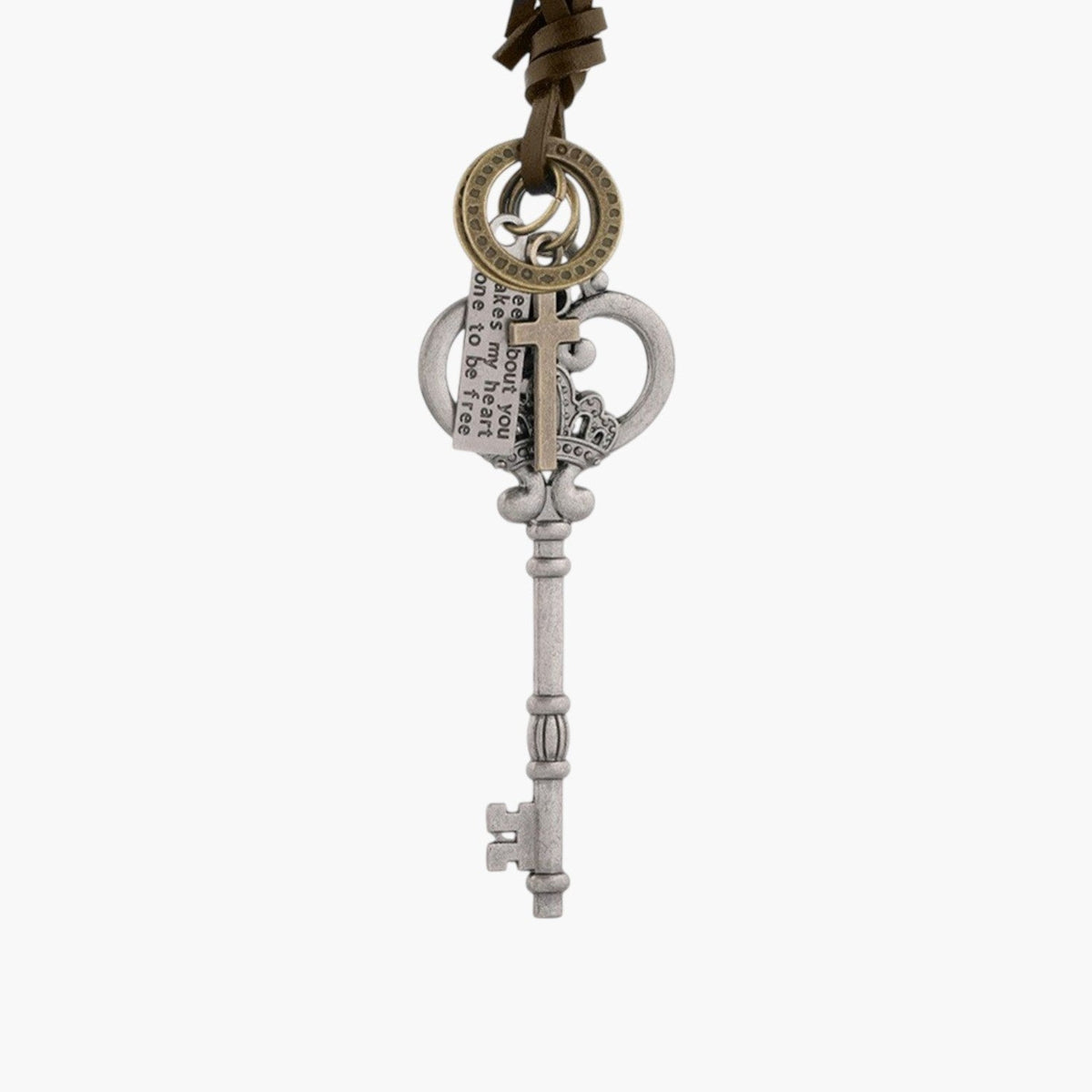 Colar em Couro com Pendentes Vintage