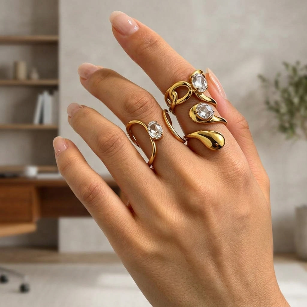 Anel Ajustável em Aço Dourado com Zircónia Oval