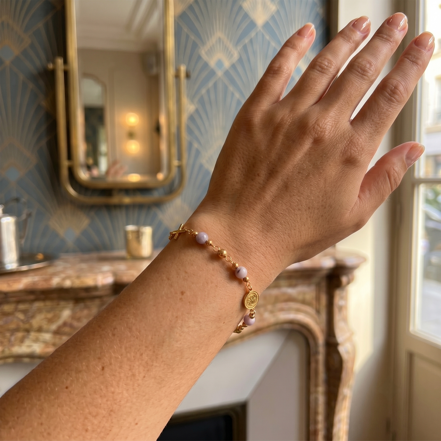 Pulseira Nossa Senhora Milagrosa em Aço Inoxidável Dourado com Pedras Naturais