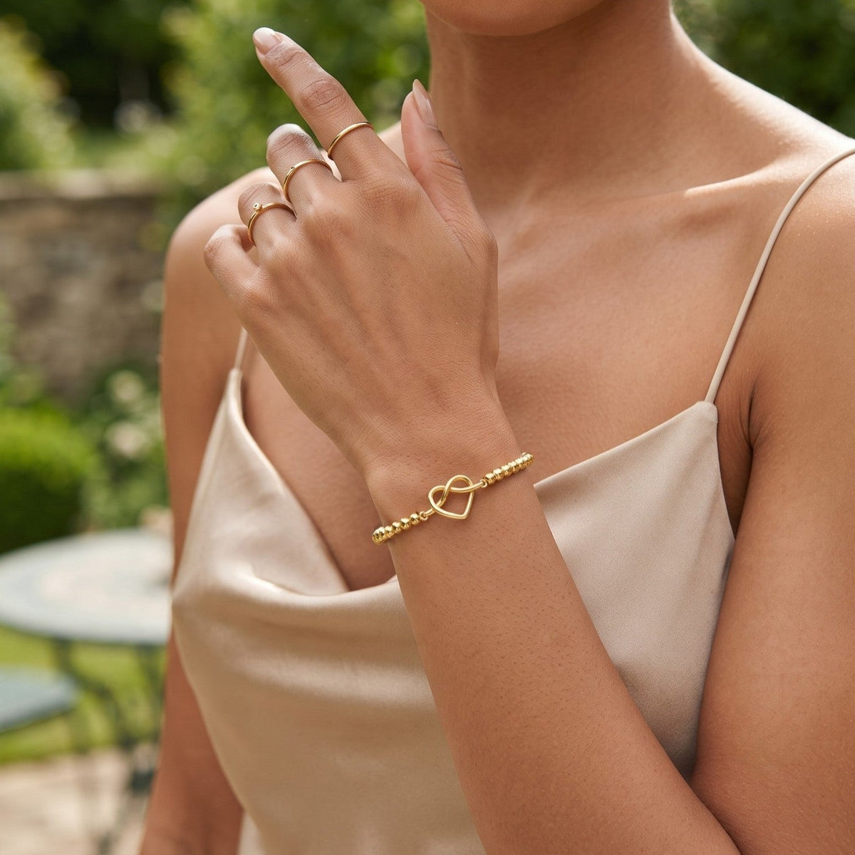 Pulseira de Contas com Banho de Ouro 14K