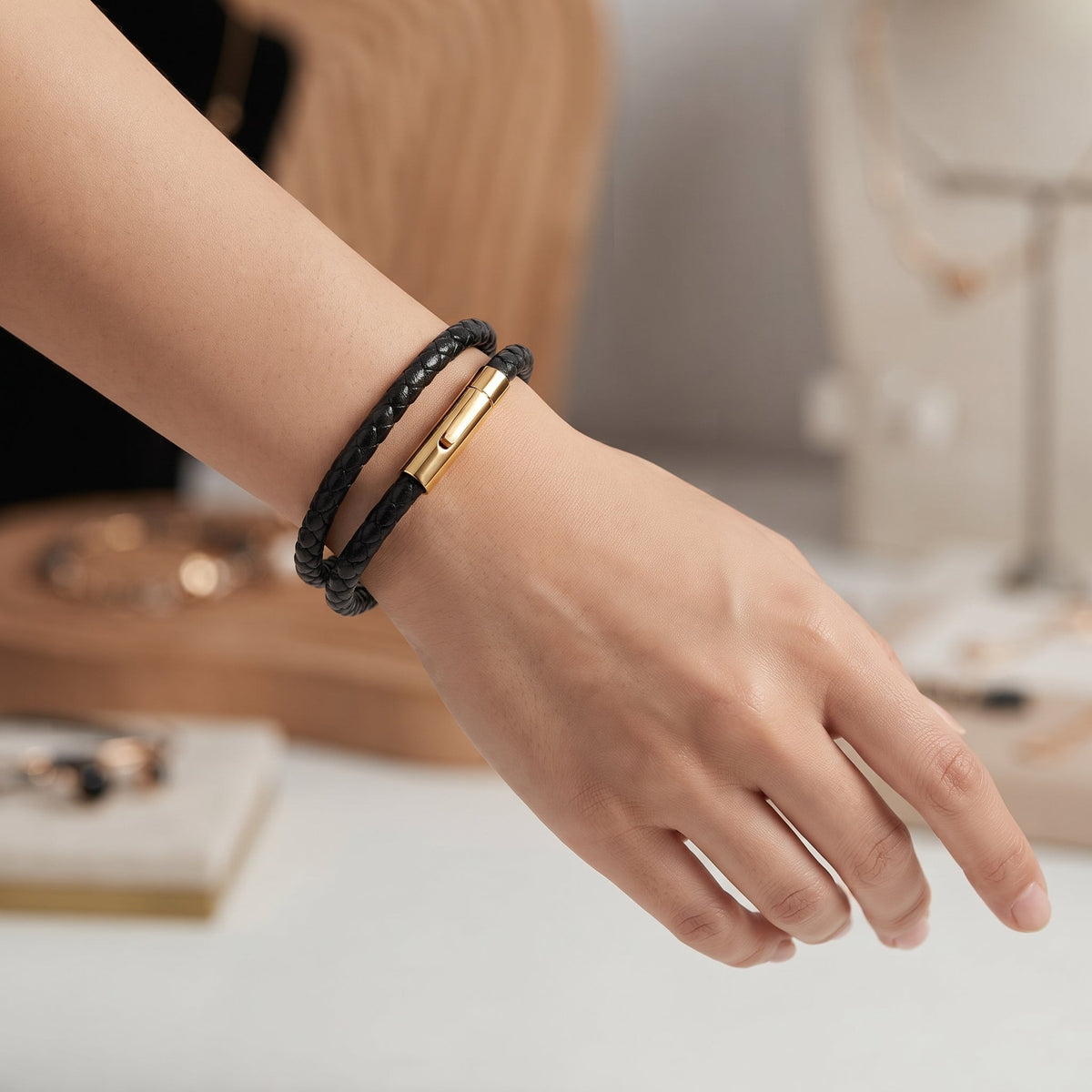 Pulseira de Couro Entrançado Duplo em Aço Inoxidável