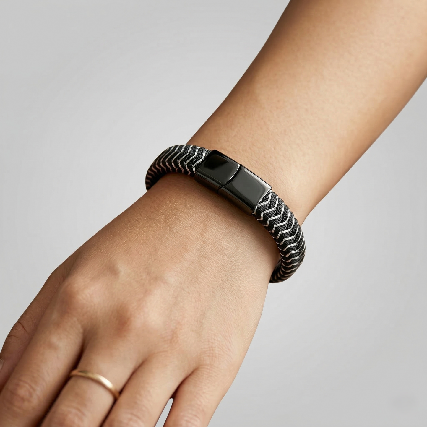 Pulseira de Couro e Aço Inoxidável