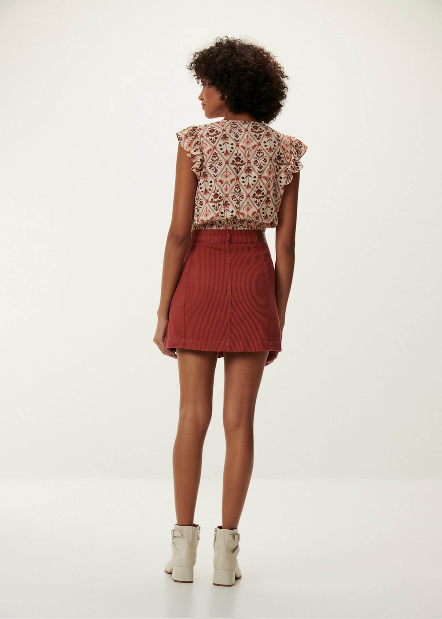BLUSA ESTAMPADA COM PÉROLAS