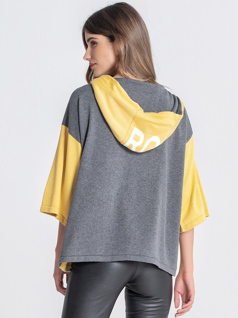 CAMISOLA CAPUZ COM BOLSO DE LANTEJOULAS