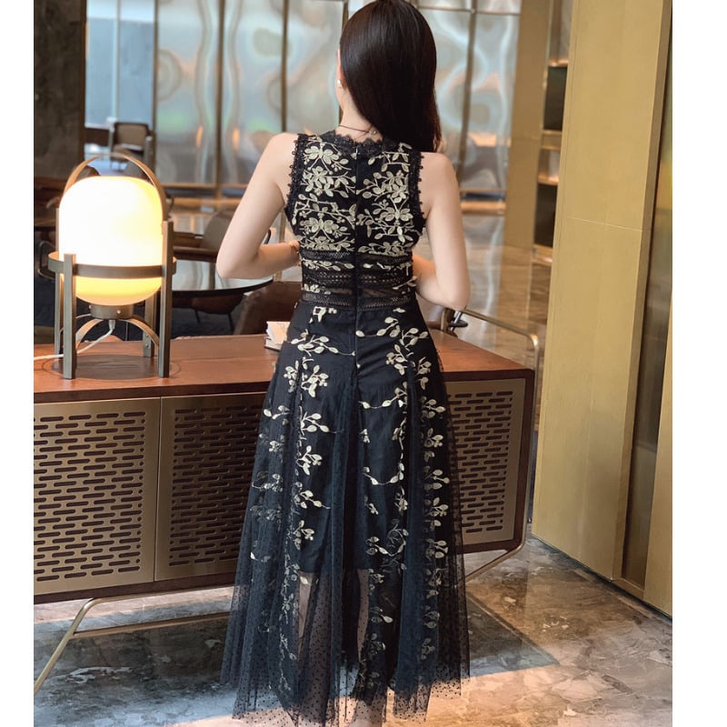 Lace & Tulle Midi Dress – Embroidered Mesh Elegance