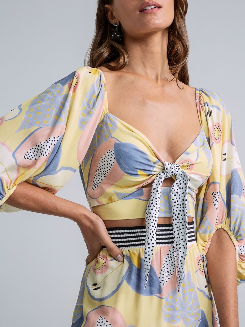 BLUSA CROP TOP ESTAMPADA